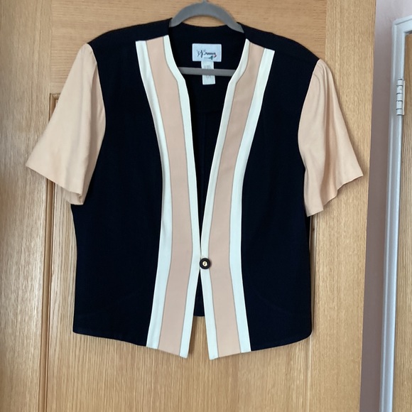 Women 2 piece set. Size 16. Rayon/acetate. Dry clean only. - Picture 4 of 4